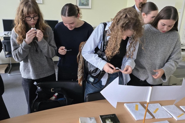 Spalis- tarptautinis mokyklų bibliotekų mėnuo